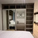 London Heathrow Airport Apartment Voyager House Terminal 12345 - Ev Electric And Parking Available!
