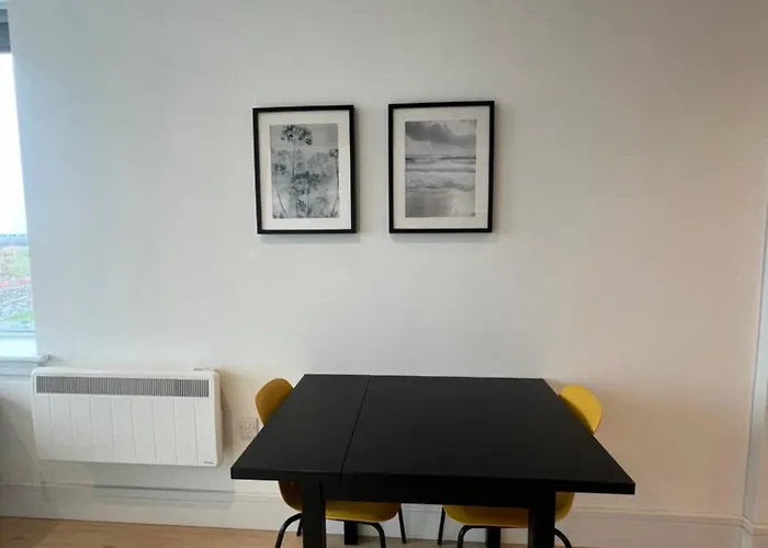 London Heathrow Airport Apartment Voyager House Terminal 12345 - Ev Electric And Parking Available!