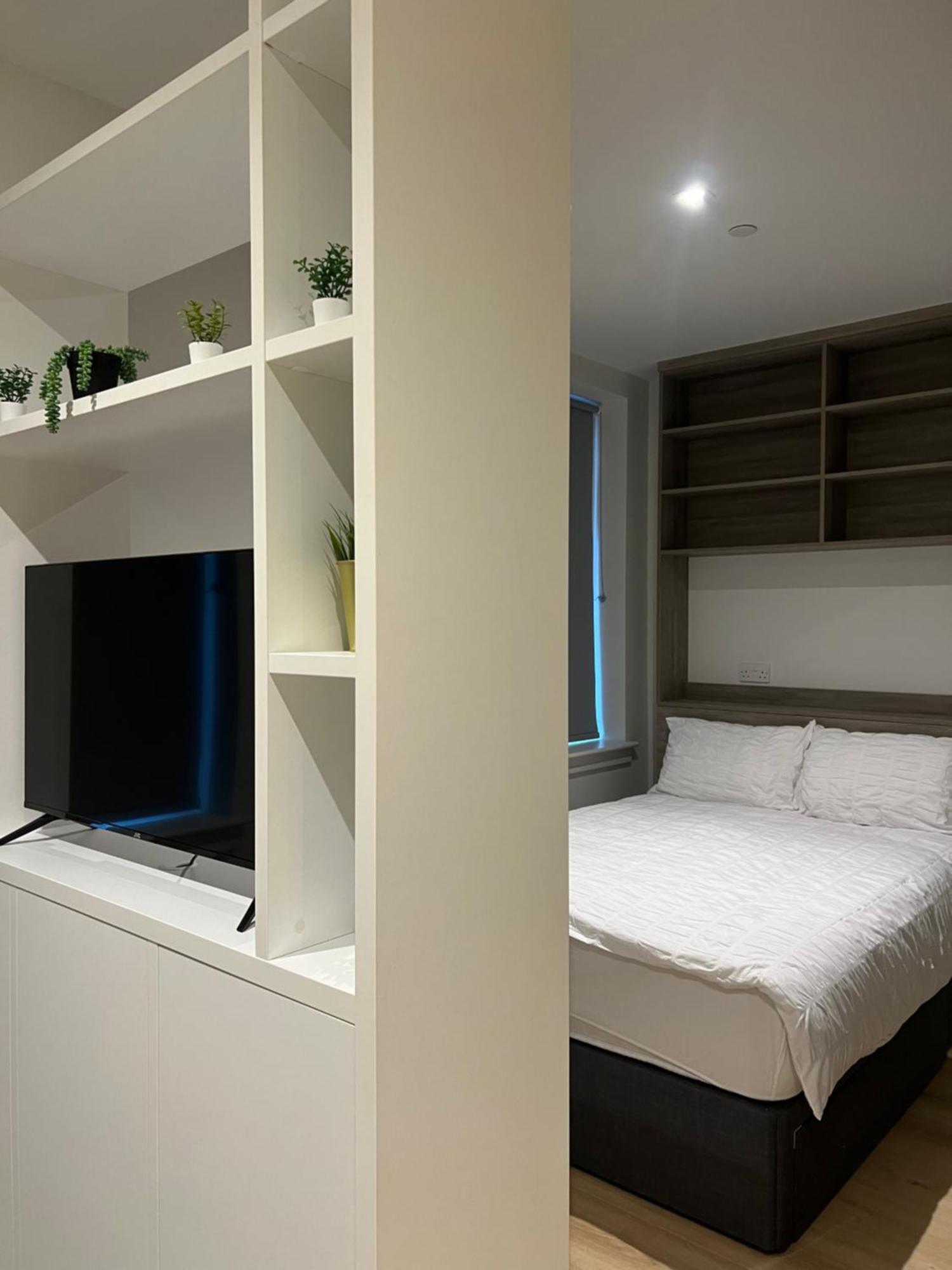 London Heathrow Airport Voyager House Terminal 12345 - Ev Electric And Parking Available! * Hillingdon