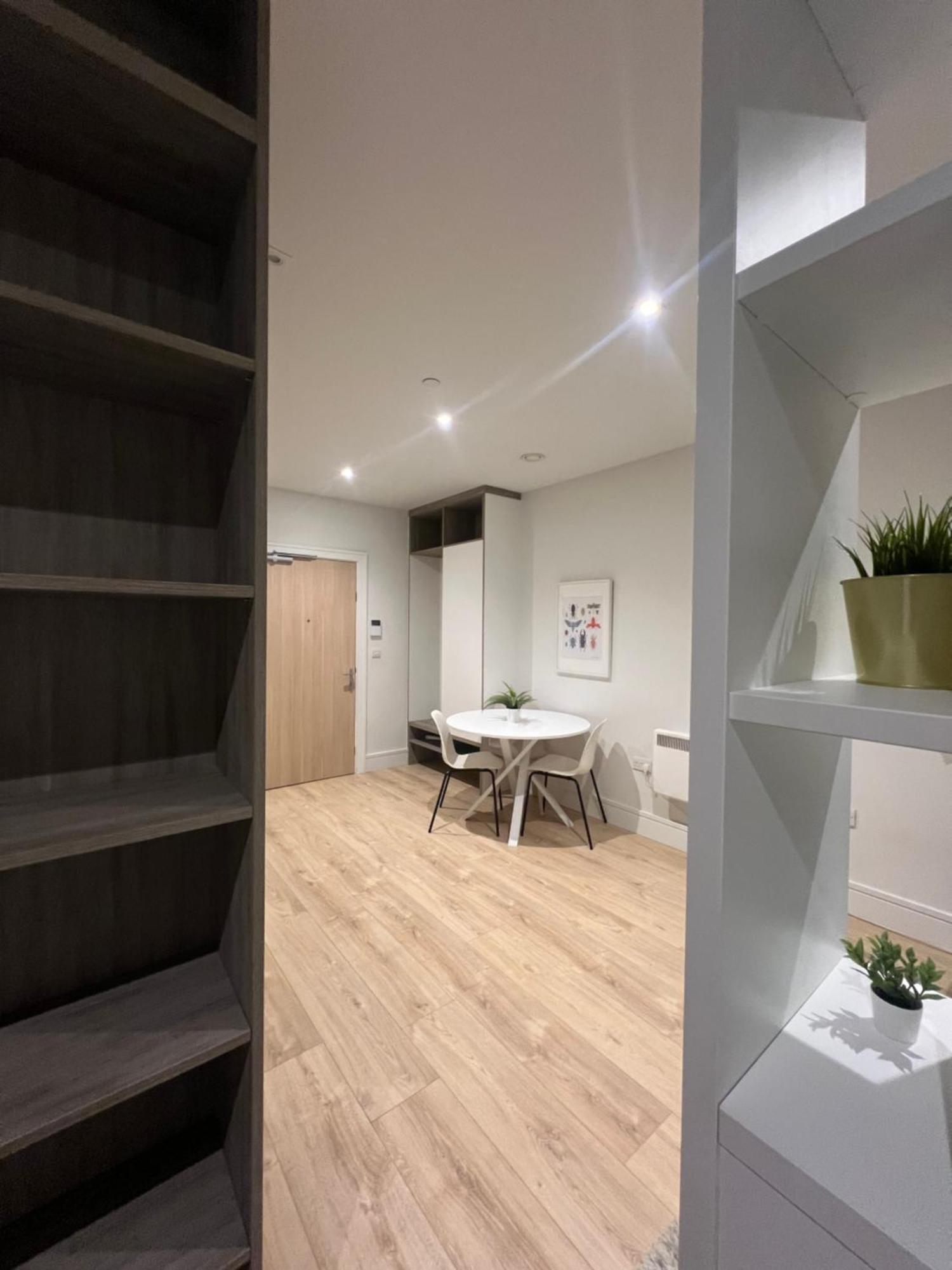 Apartment London Heathrow Airport Voyager House Terminal 12345 - Ev Electric And Parking Available!